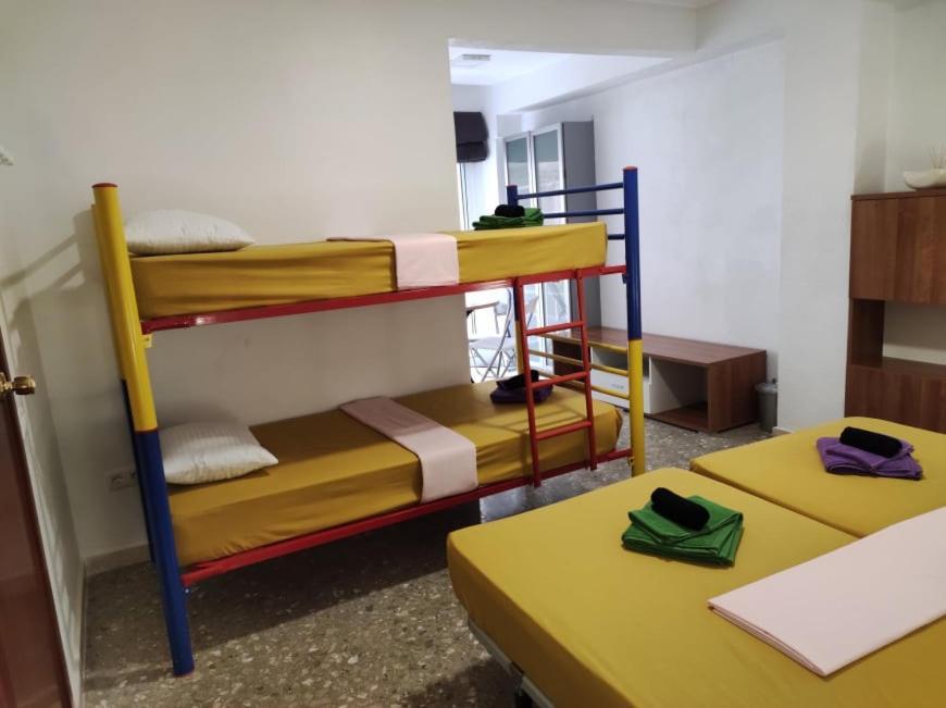 35-4- Комната В Квартире С Раздельными Кроватями И Холодильником Для От 1 До 5 Человек В Центре Аликанте Alicante Kültér fotó
